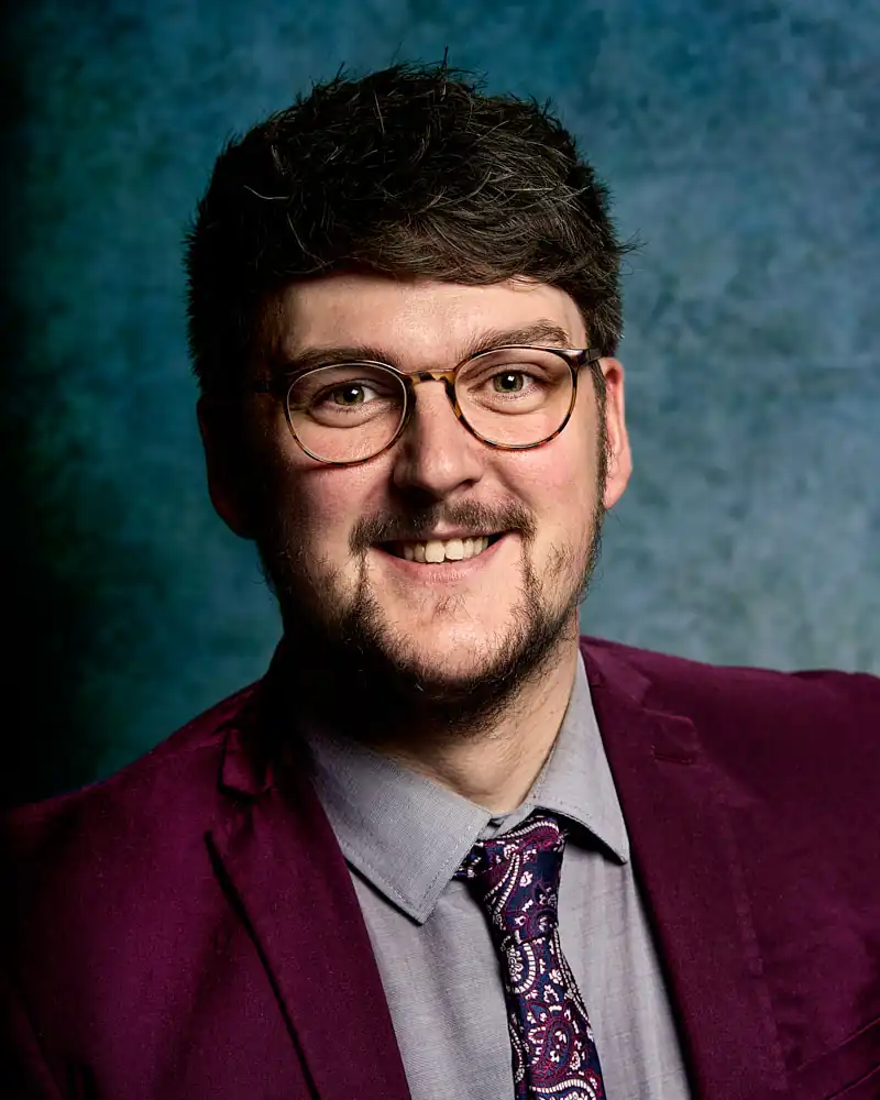 Actor headshot of Matt Collins in the studio