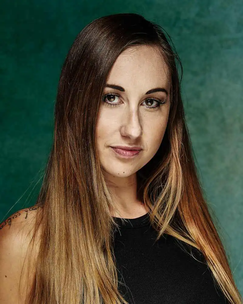 Actor headshot of Kristen Deeley
