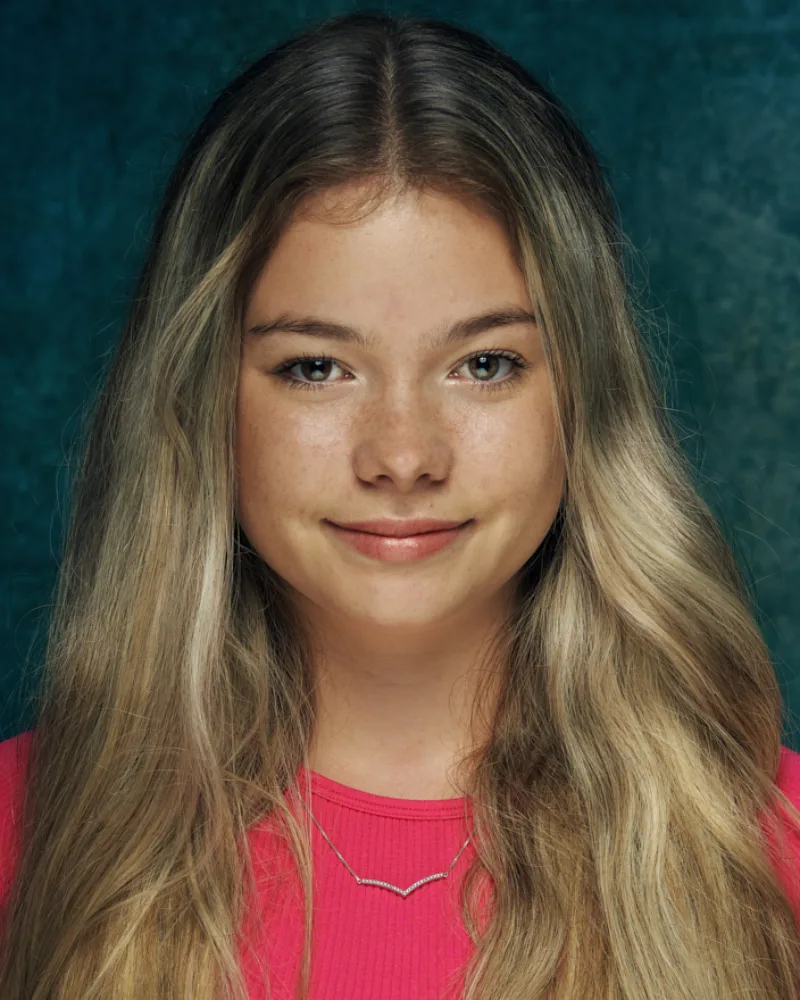 Actor headshot of Amber Gibbons