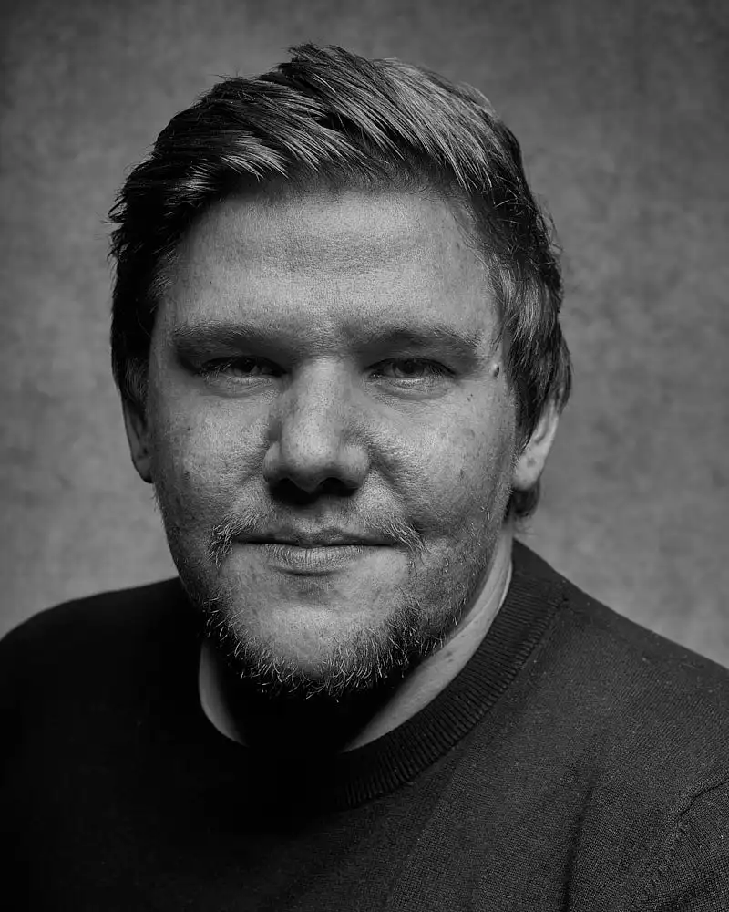 Actor headshot of Dan