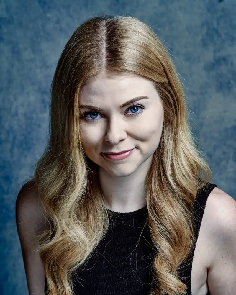 Actor headshot of Polly