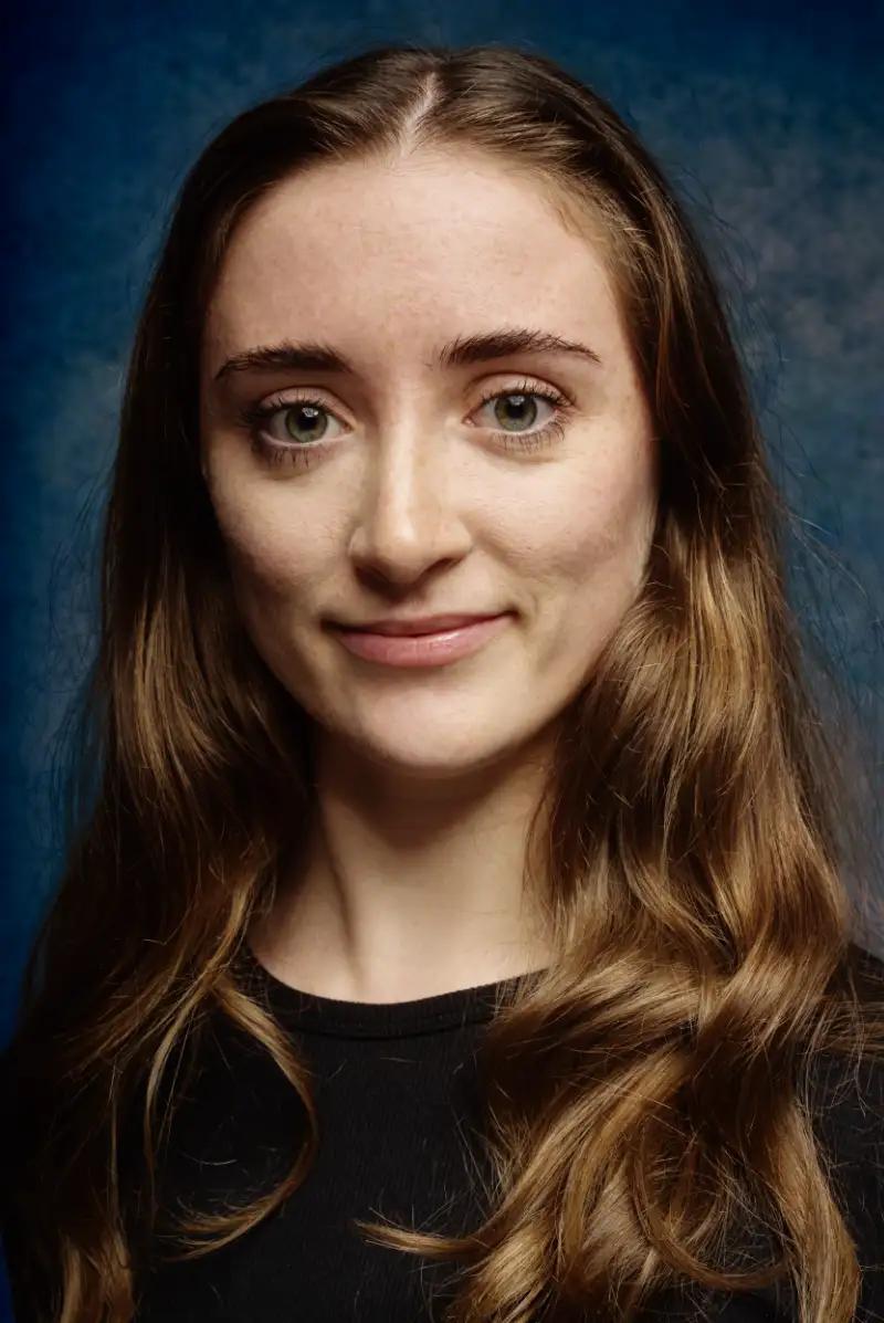 Actor headshot of Holly